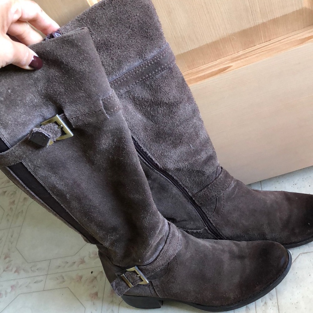 Used tall suede leather boots